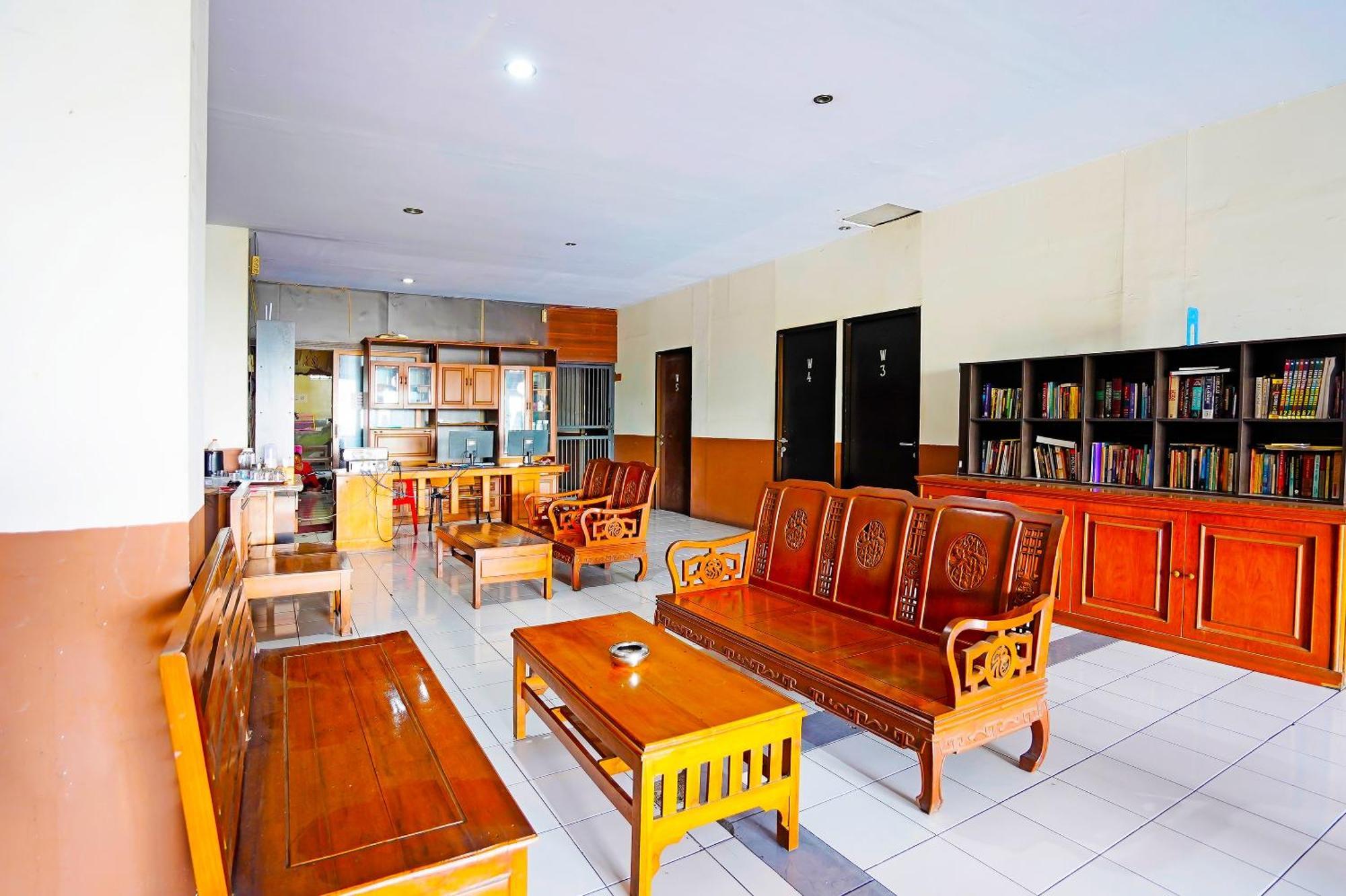 Oyo 91415 De Wijaya Hotel Sidoarjo Zewnętrze zdjęcie
